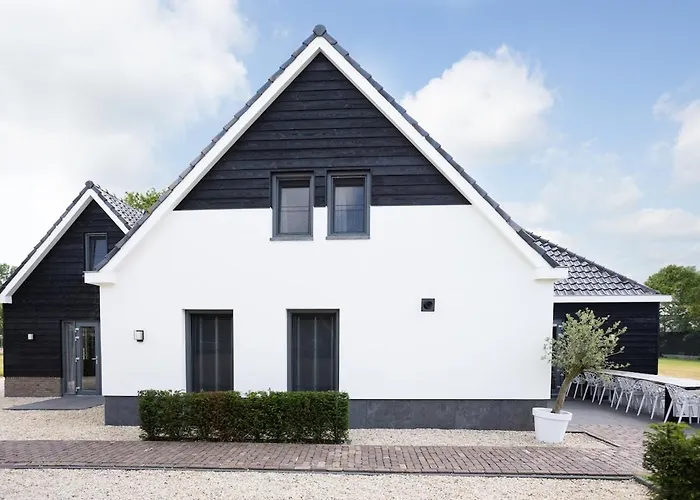 Compleet Nieuw De Berken Villa *