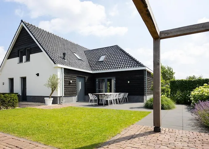 Compleet Nieuw De Berken Villa
