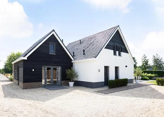 Compleet Nieuw De Berken Villa *