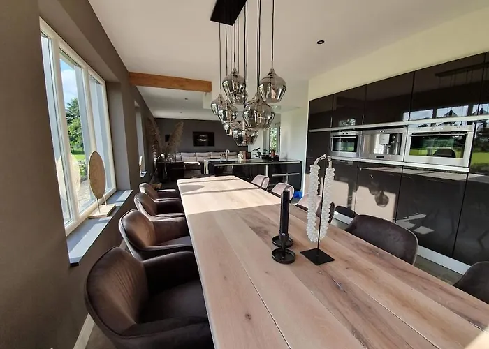 Compleet Nieuw De Berken Villa *