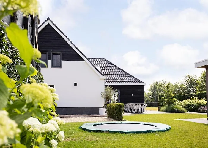 Compleet Nieuw De Berken Villa