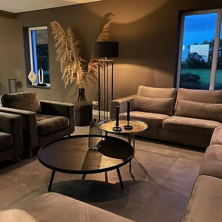 Compleet Nieuw De Berken Villa *
